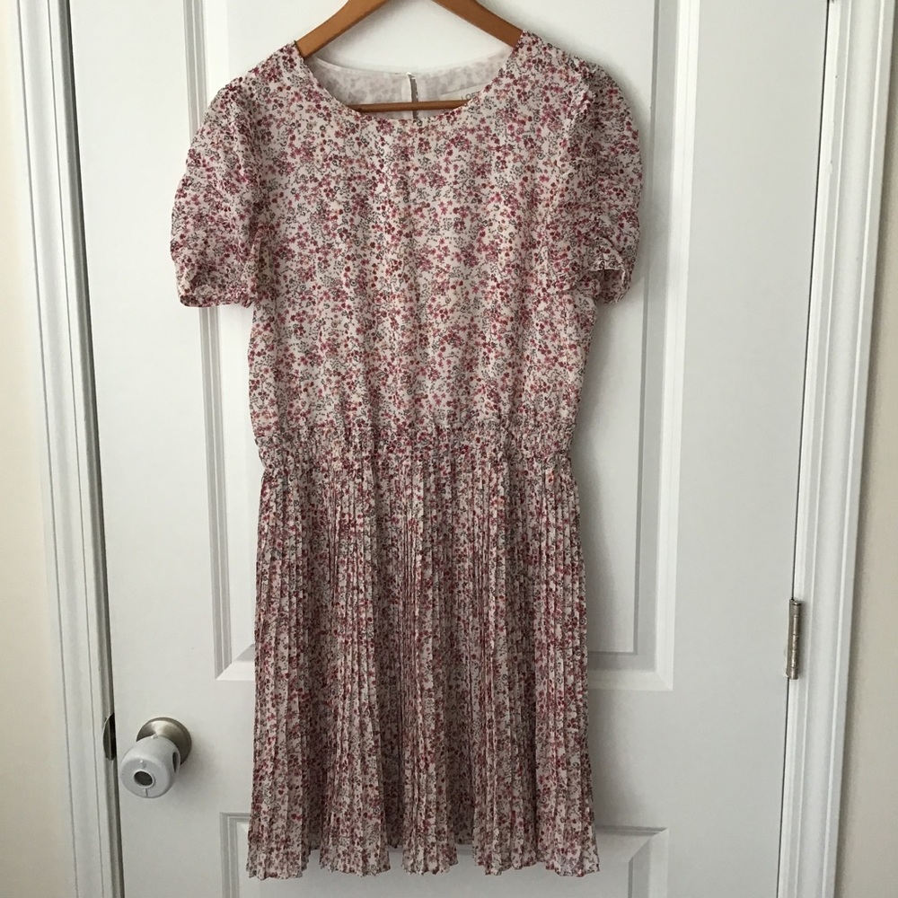 Ruched sleeve, pink and white floral print LOFT dress with pleated skirt - Picture 5 of 10